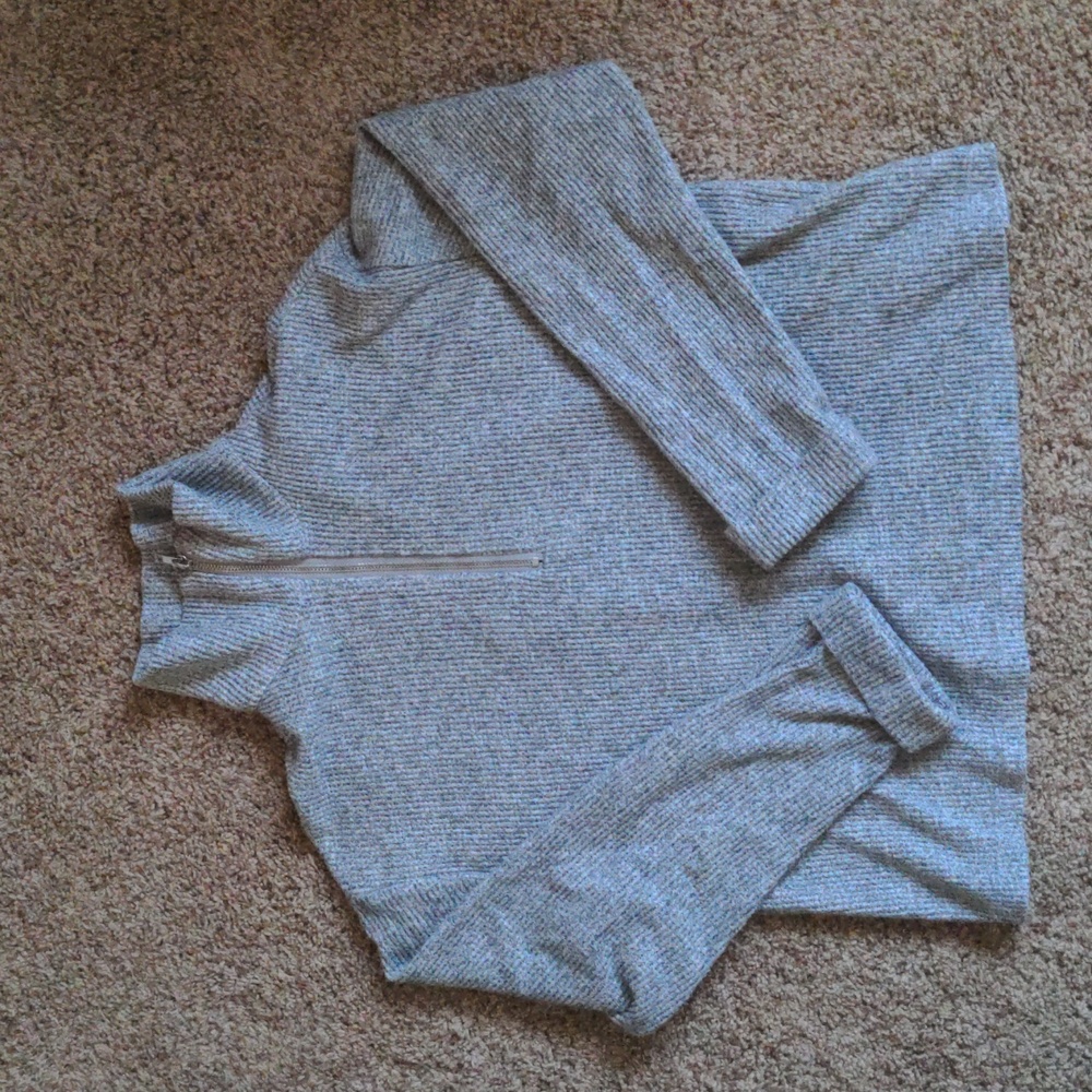 3 for $10 Lush cropped ribbed mock neck sweater